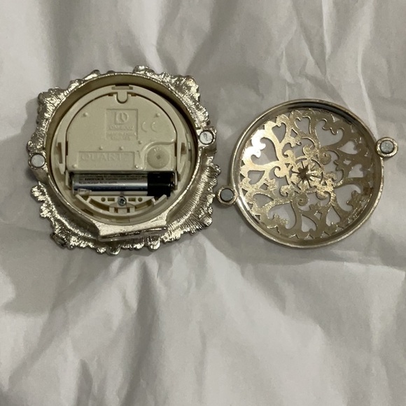 A VINTAGE PEARLIZED LOVELY CLOCK - Picture 8 of 8